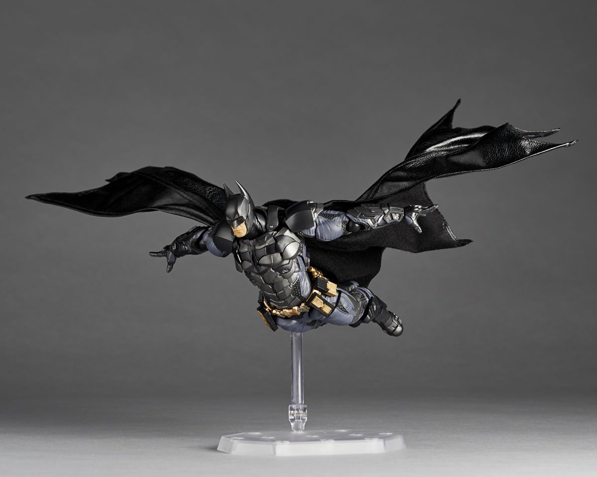 Kaiyodo Revoltech Incrível Yamaguchi Batman Arkham Knight Action Figure com globos oculares móveis, design articulado e capa com arame 
