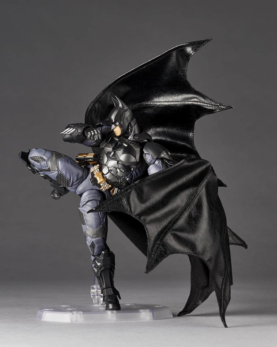 Kaiyodo Revoltech Incrível Yamaguchi Batman Arkham Knight Action Figure com globos oculares móveis, design articulado e capa com arame 