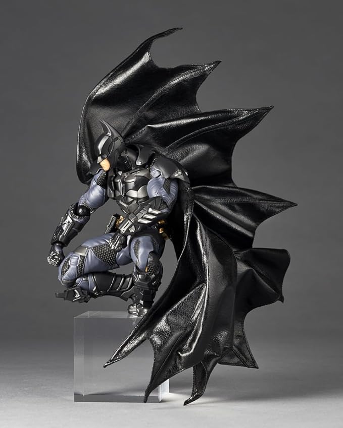 Kaiyodo Revoltech Incrível Yamaguchi Batman Arkham Knight Action Figure com globos oculares móveis, design articulado e capa com arame 